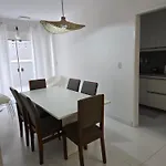 Apartamento Remodelado Novo A Cuadra Del Mar,Patio Privado Parking Para Auto Pequeno-Medio