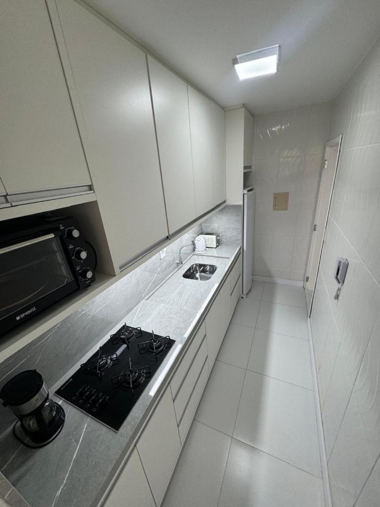 Apartamento Remodelado Novo A Cuadra Del Mar,patio Privado Parking Auto Pequeno-medio *