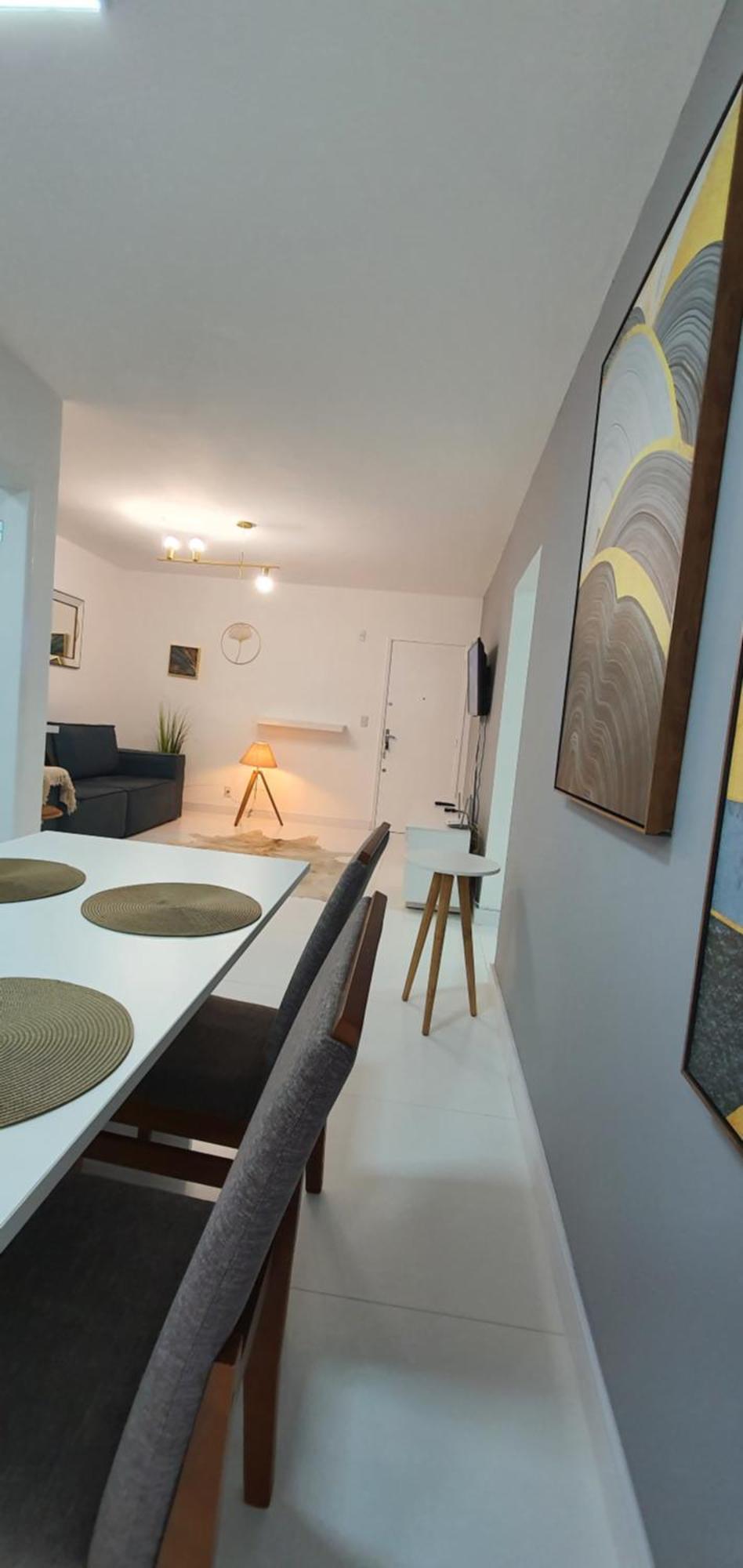Apartamento Remodelado Novo A Cuadra Del Mar,patio Privado Parking Auto Pequeno-medio