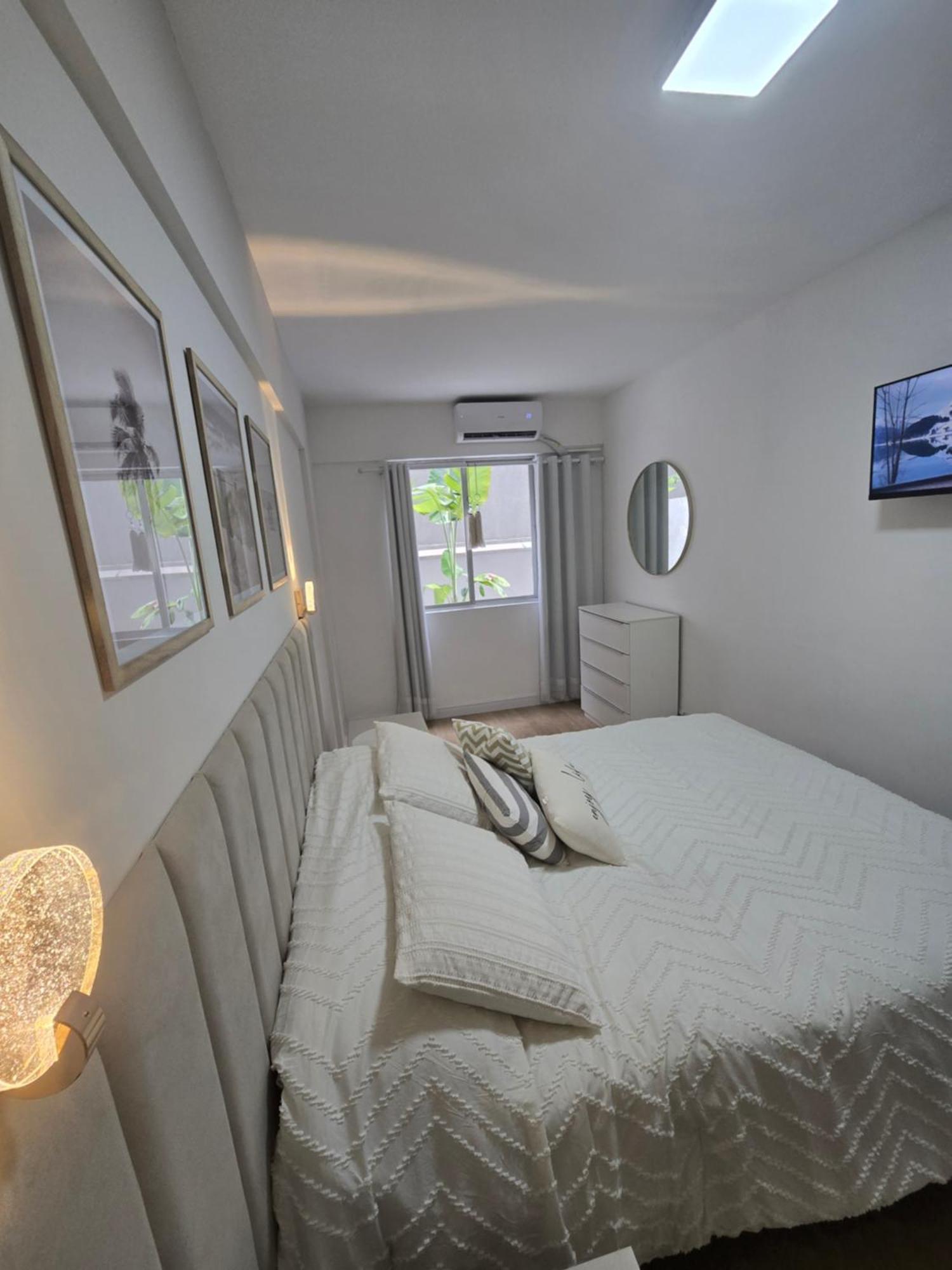 Apartamento Remodelado Novo A Cuadra Del Mar,patio Privado Parking Auto Pequeno-medio *